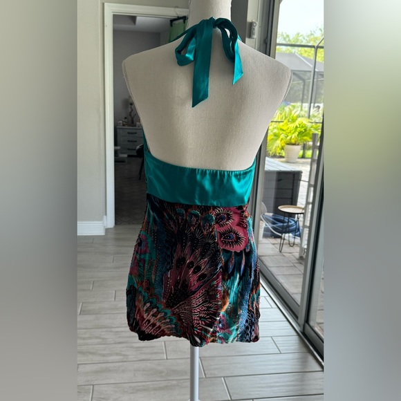 Cache elegant silk/velvet and sequins top. - Picture 2 of 4